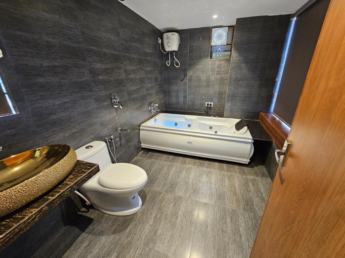 Rds Hotel Ahmedabad Eksteriør billede