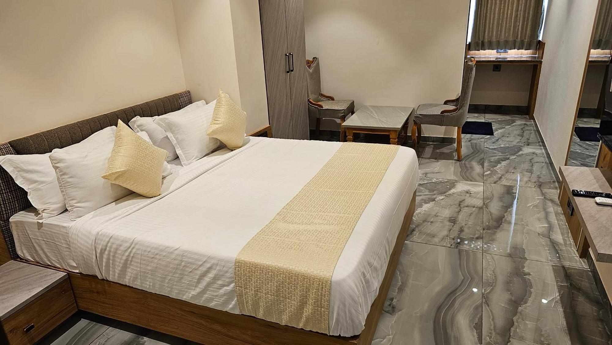 Rds Hotel Ahmedabad Eksteriør billede