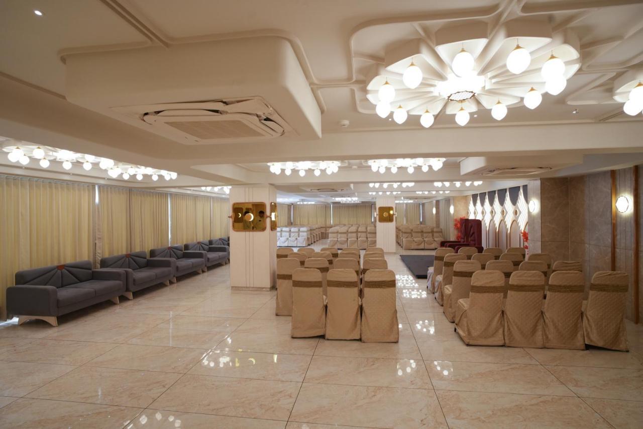 Rds Hotel Ahmedabad Eksteriør billede