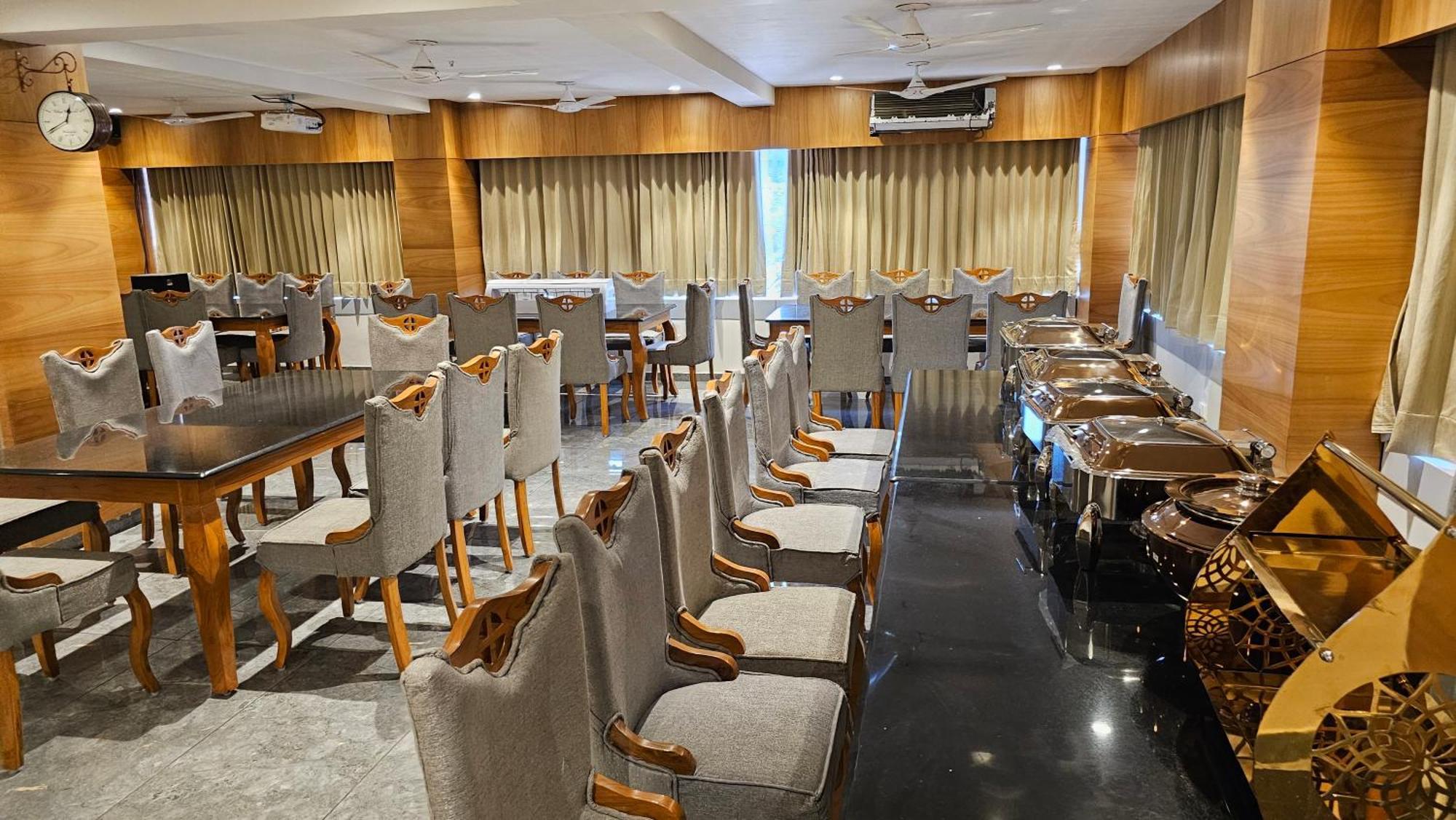 Rds Hotel Ahmedabad Eksteriør billede