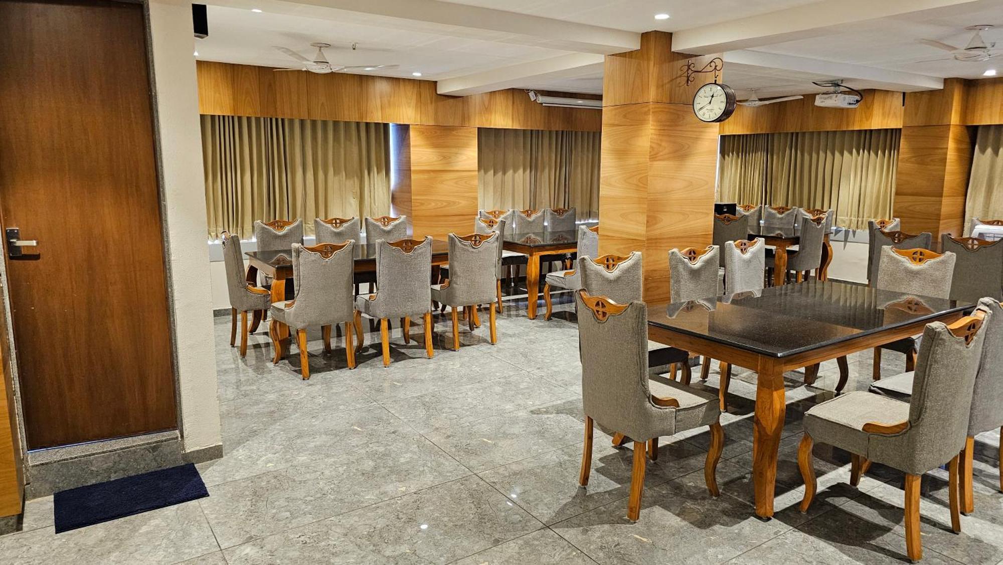 Rds Hotel Ahmedabad Eksteriør billede