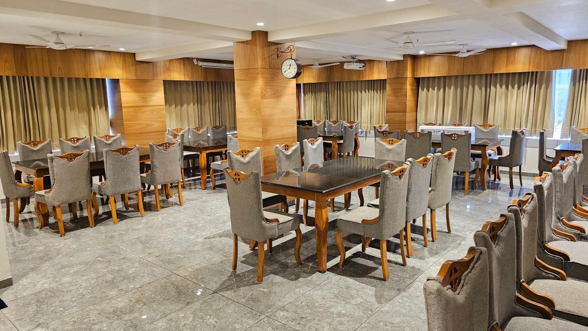 Rds Hotel Ahmedabad Eksteriør billede