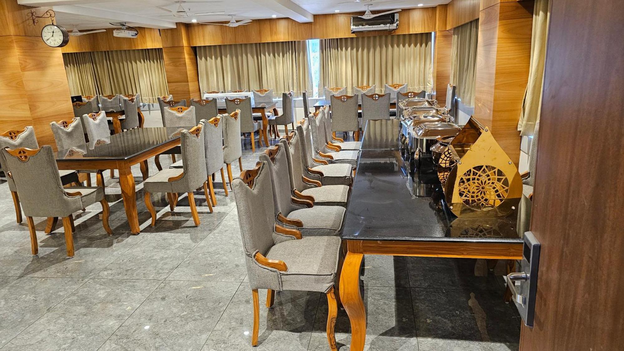 Rds Hotel Ahmedabad Eksteriør billede